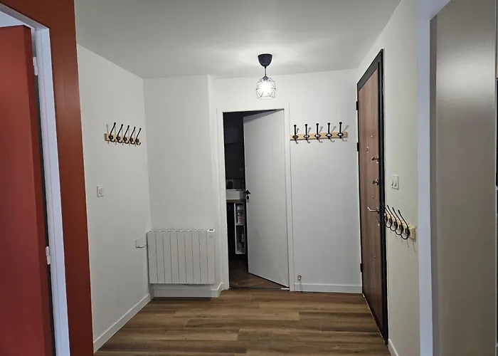 Appartements 4, 5 Et 10 Personnes Renoves En Centre-Ville