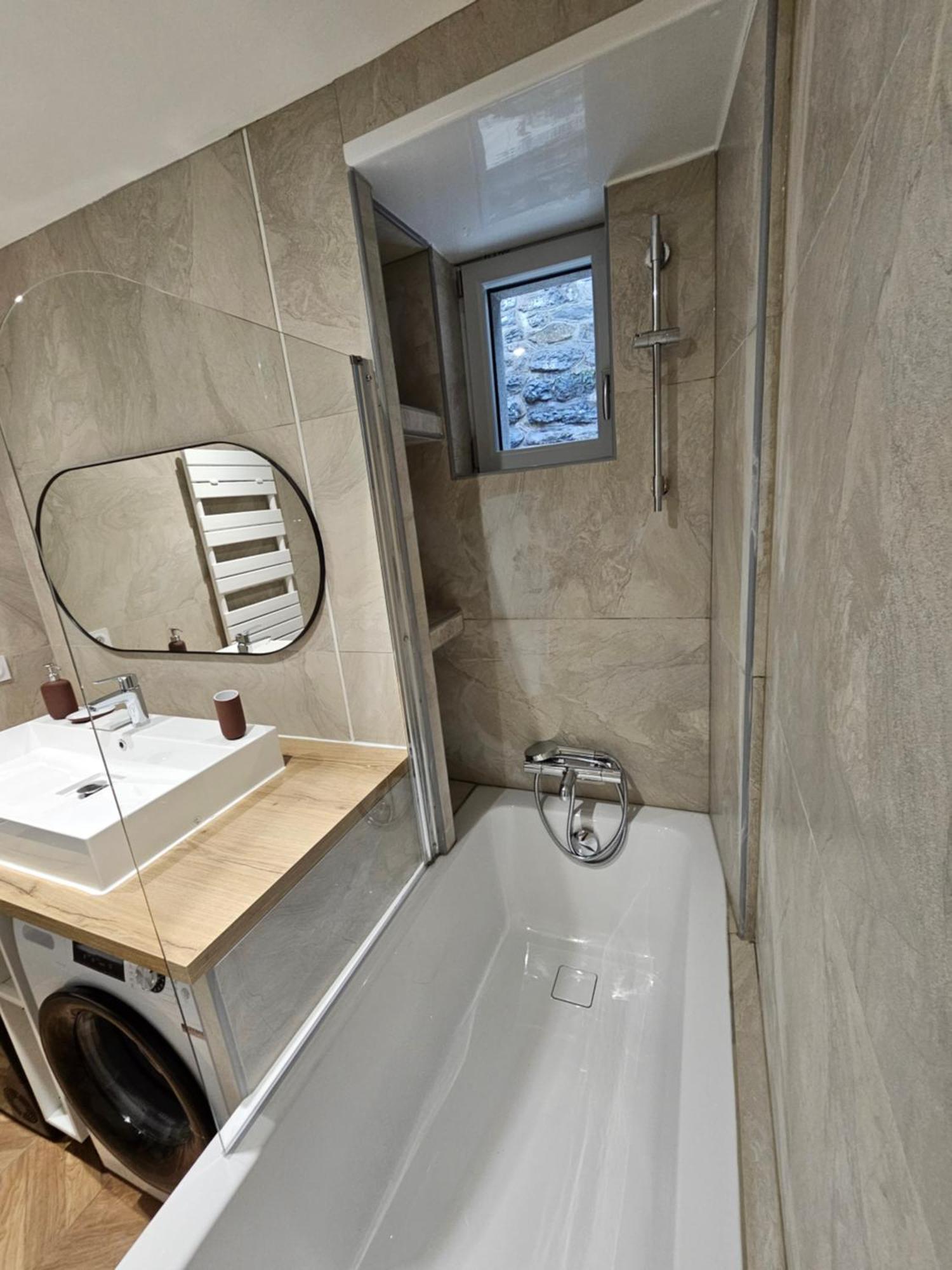 4, 5 Et 10 Personnes Renoves En Centre-ville *