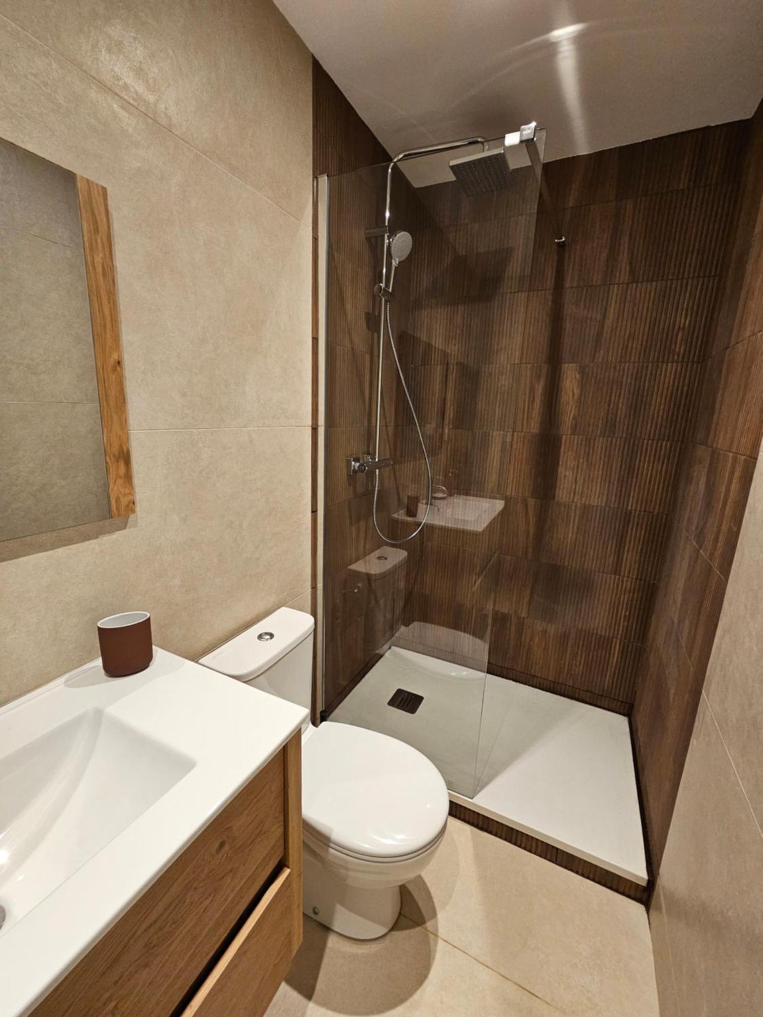 4, 5 Et 10 Personnes Renoves En Centre-ville
