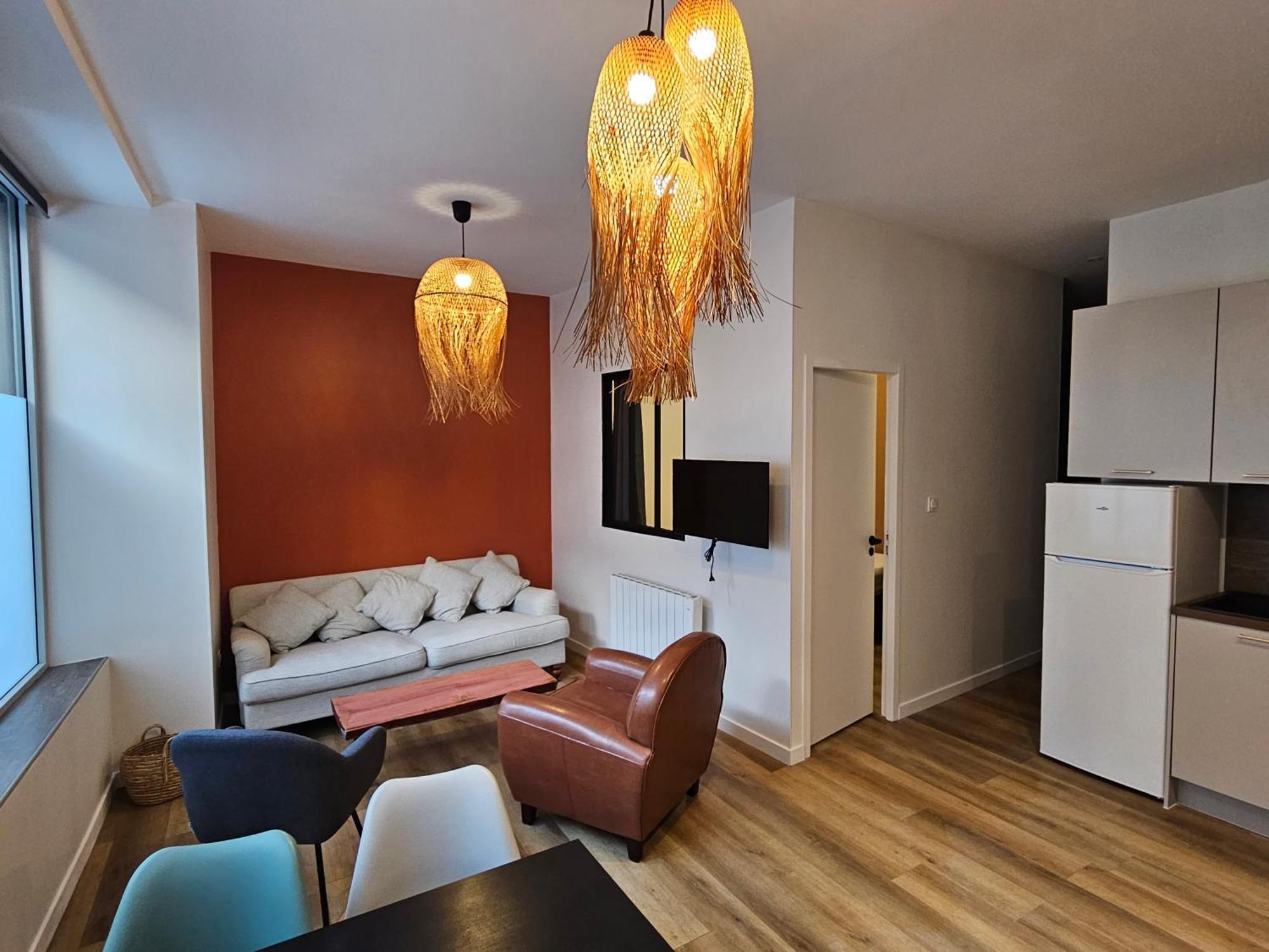 4, 5 Et 10 Personnes Renoves En Centre-ville *