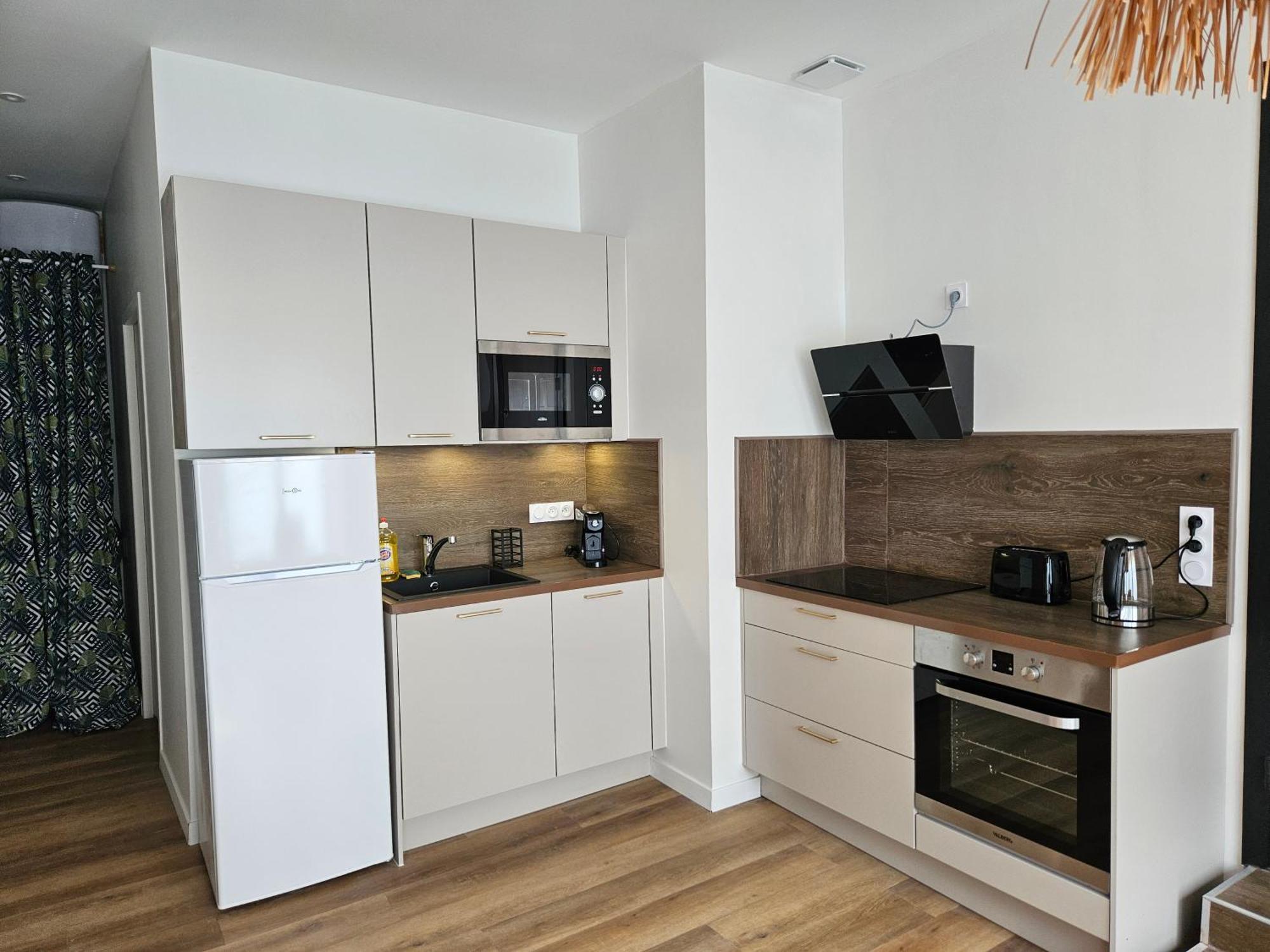 4, 5 Et 10 Personnes Renoves En Centre-ville Apartment *