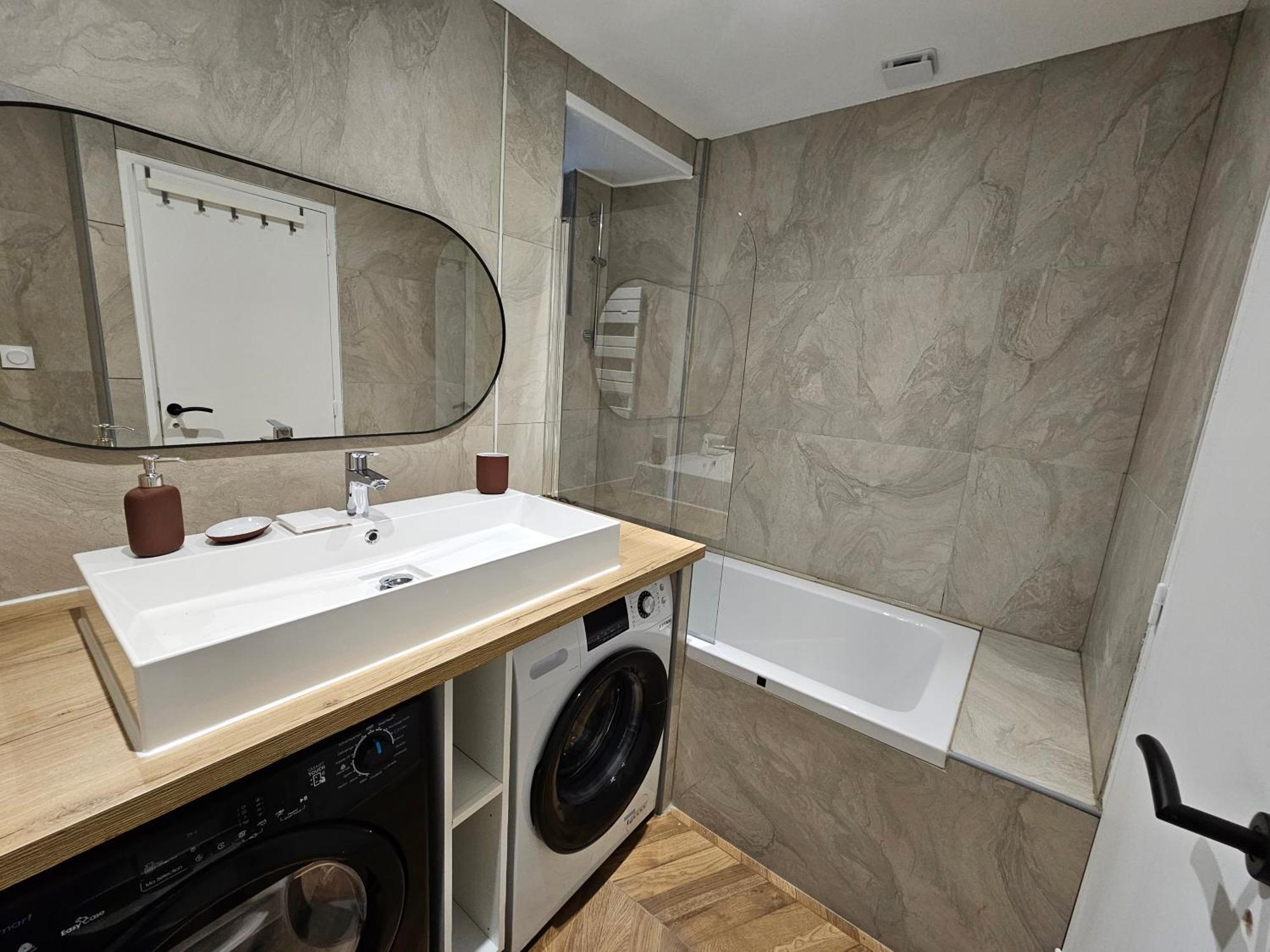4, 5 Et 10 Personnes Renoves En Centre-ville *