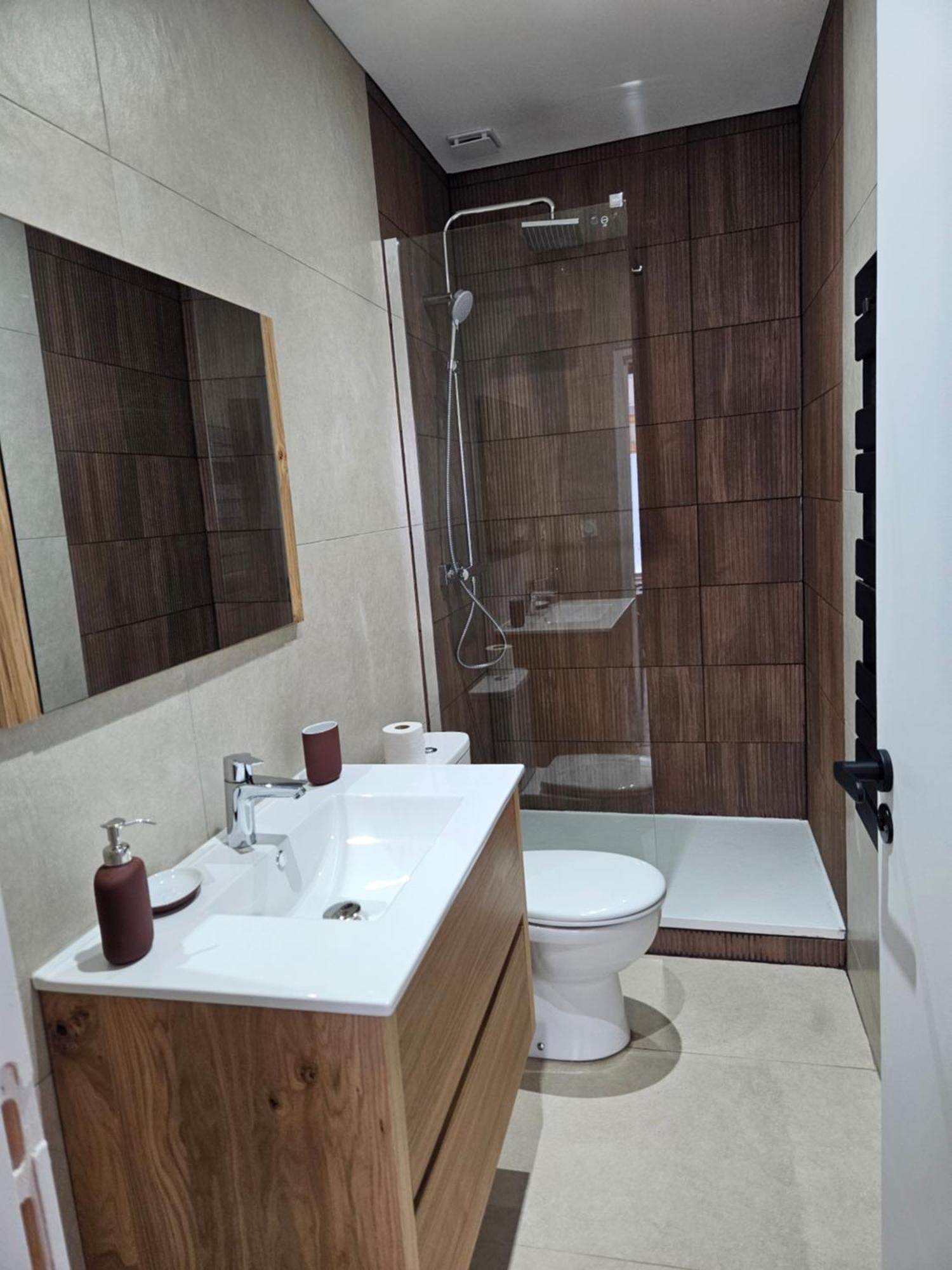 4, 5 Et 10 Personnes Renoves En Centre-ville *